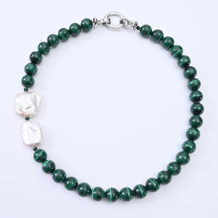 Ожерелье из крупного малахита