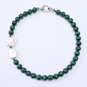 Ожерелье из крупного малахита